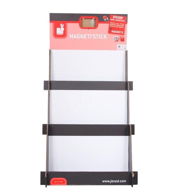 Вид спереди на черную трехполочную напольную витрину из гофрированного картона для розничной продажи продукции Magneti'Stick.