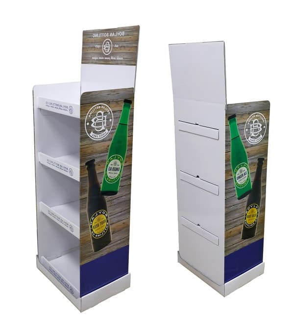 白色内衬纸板展示架正面图，共有四层，设计用于零售产品陈列。.