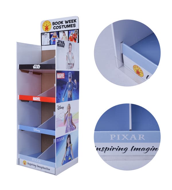 白い段ボール製ディスプレイユニットの連結棚機構と補強されたベースを示す詳細図。.