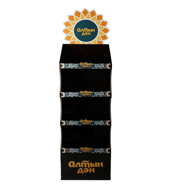 Вид спереди на напольную полку из гофрированного картона с четырьмя стеллажами и золотистым логотипом компании «Алтын Дан», предназначенную для розничной торговли продуктами питания.