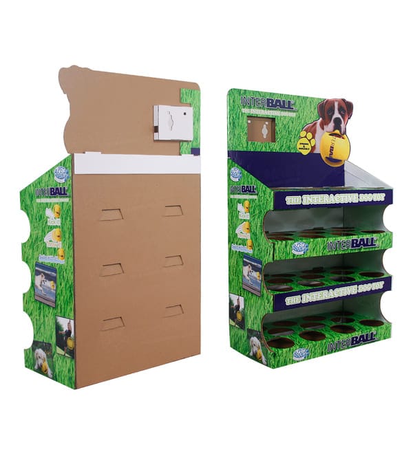 Вид сзади на изготовленную на заказ картонную витрину для товаров для животных, демонстрирующий прочную коричневую гофрированную опорную конструкцию и крепежные элементы.