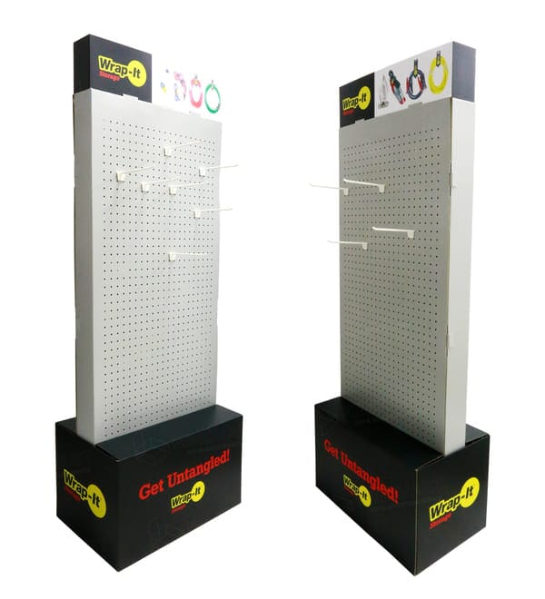 两张瓦楞纸零售展示架的图片，顶部标有 Wrap-It Storage 标志和产品应用图示。.