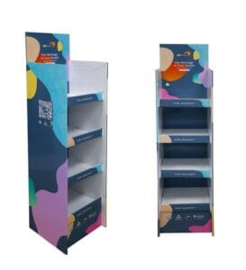 কিউই মানুকা মধু পণ্যের জন্য প্রাণবন্ত বিমূর্ত গ্রাফিক্স সমন্বিত একটি কাস্টম মুদ্রিত 4-শেল্ফ কার্ডবোর্ড ডিসপ্লের সামনের দিকের দৃশ্য।.