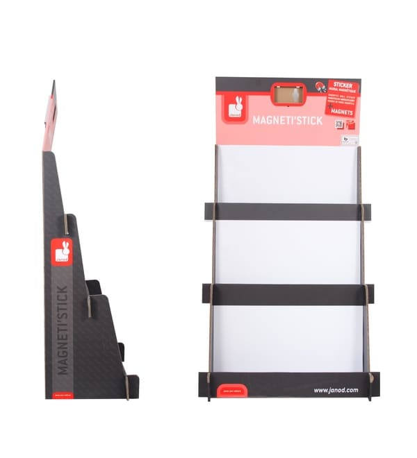 Профиль слева многоярусной картонной витрины с логотипом бренда Janod.