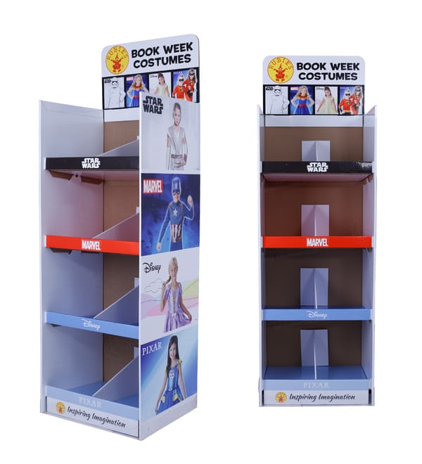 キャラクターをテーマにした商品用に設計された、空の 4 段波形フロアスタンドの正面図と側面図。.