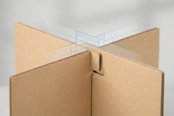 La junta entrelazada de cartón corrugado marrón y la superposición de la línea de troquelado azul muestran el margen de curvatura preciso para el ensamblaje estructural.