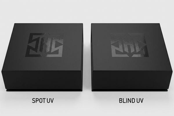 哑光黑盒子展现了局部 UV 和盲 UV 光泽图案的微妙对比,突出了独特的反光标志,营造出奢华的包装效果。.