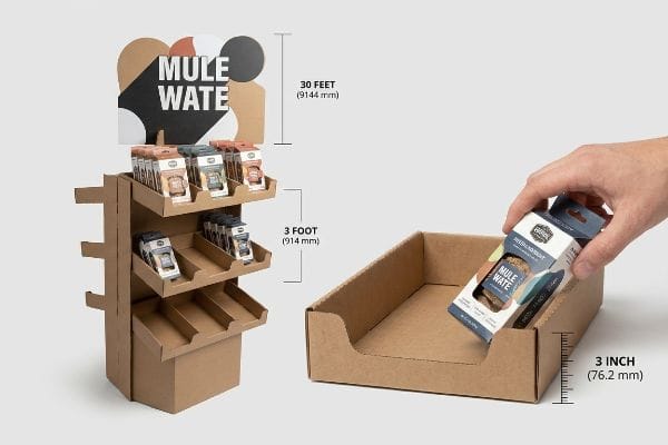 Présentoir de vente au détail en carton avec en-tête « Mule Wate », produits et main plaçant un article dans un plateau PDQ, illustrant un engagement de 30 pieds, 3 pieds et 3 pouces.