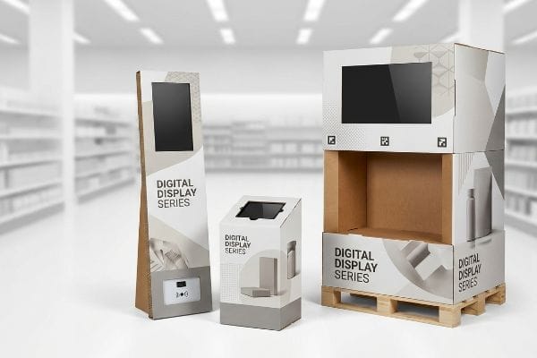 Présentoirs en carton ondulé de la série « Digital Display Series » : présentoirs sur pied, de comptoir et sur palette avec écrans vierges dans une allée de magasin.