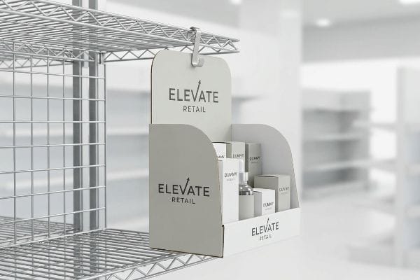 Бело-серая витрина Elevate Retail Power Wing с продукцией Dummy Beauty, подвешенная на проволочных стеллажах с помощью металлического S-образного зажима.