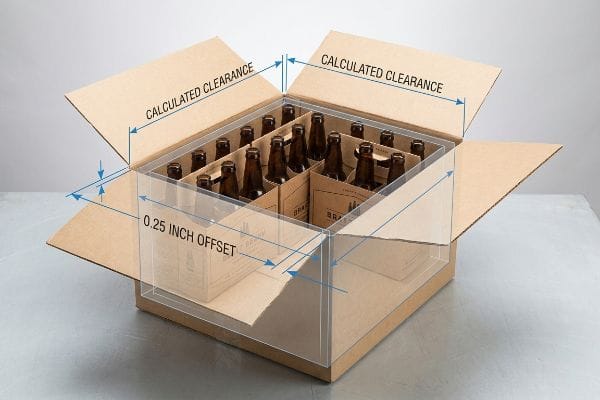 24本の茶色のビール瓶が入った段ボール製の輸送用マスターカートン。最適な入れ子梱包のために計算されたクリアランスと0.25インチのオフセットが示されています。.