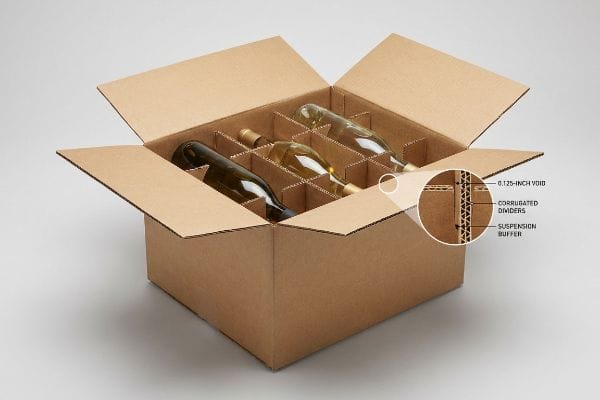 仕切り付きの段ボール製6本用ワインボックス。0.125インチの空隙とサスペンションバッファーの拡大図。.