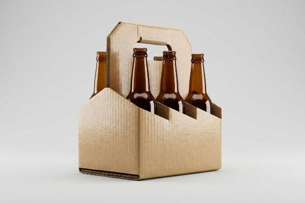 丈夫な段ボール製の持ち手付き4個入り輸送箱には、琥珀色のガラス瓶が4本収納でき、飲料の包装や小売流通に最適です。.