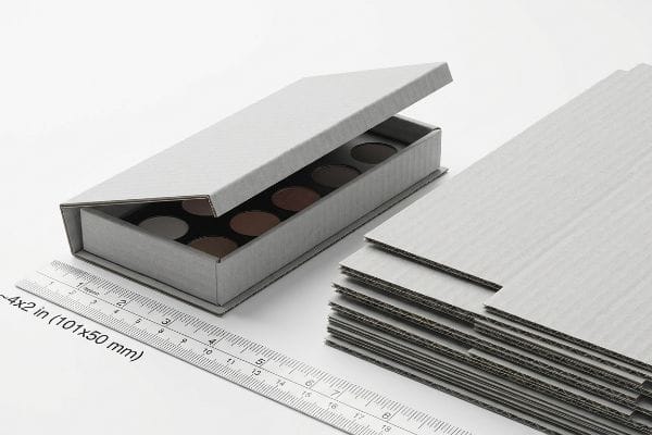 E-flute Eyeshadow Palette Box E-flute corrugated box for eyeshadow palette, measuring 4x2 inches (101x50 mm), with a stack of thin corrugated sheets.
