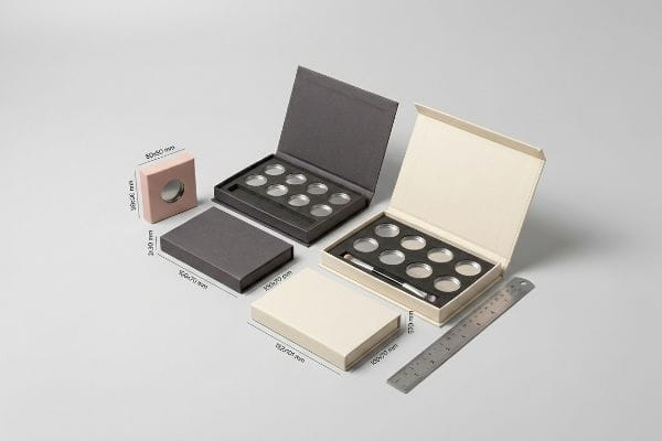 Eyeshadow Box Dimensions Guide Displaying various eyeshadow box dimensions including 50x50 mm single, 100x70 mm, and 152x101 mm palettes with empty pans.