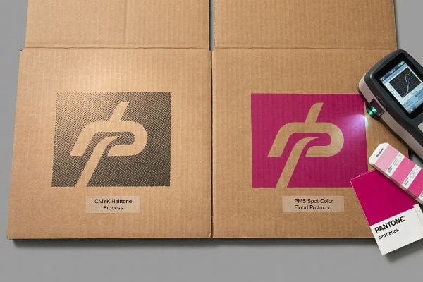 جودة الطباعة CMYK مقابل PMS تعرض شاشات الاختبار المموجة مقارنة بين عملية CMYK Halftone Process وبروتوكول PMS Spot Color Flood Protocol النابض بالحياة، والتي تم قياسها بواسطة مطياف ضوئي وعينات Pantone.