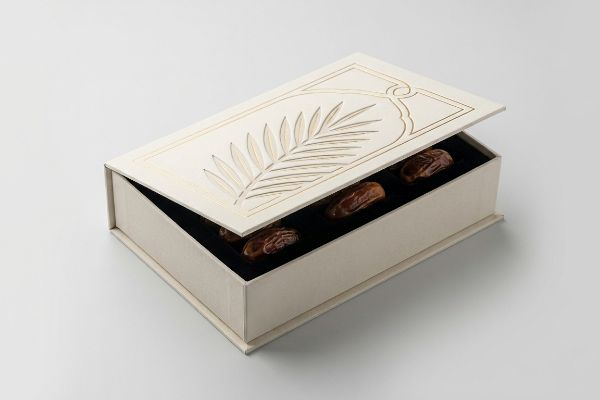 Luxury Debossed Date Box Cream luxury date box featuring gold debossed palm leaf design, showcasing premium dates.