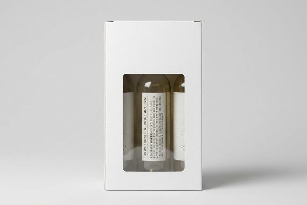 White folding carton window box showcasing three wine bottles, with the central label clearly displaying Cabernet Sauvignon Vintage 2022 - 750ml.